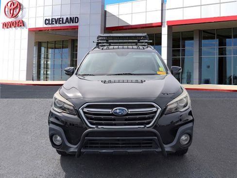Used 2018 Subaru Outback 3.6R Touring w/ Popular Package #3 AWD/4WD image 3