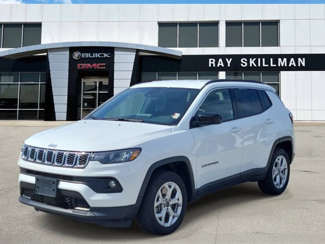 Used 2025 Jeep Compass Latitude AWD/4WD image 3