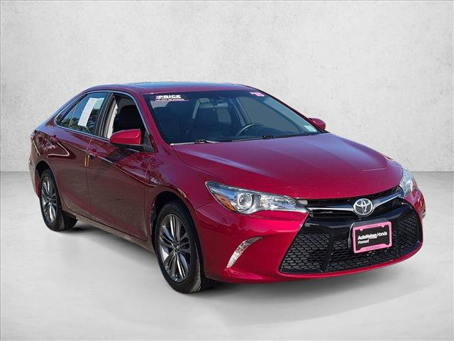 Used 2015 Toyota Camry SE w/ Moonroof Package FWD image 3