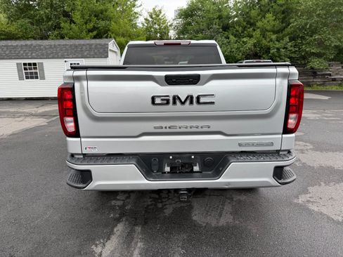 Used 2022 GMC Sierra 1500 Elevation w/ LPO, Elevation Black Package AWD/4WD image 4