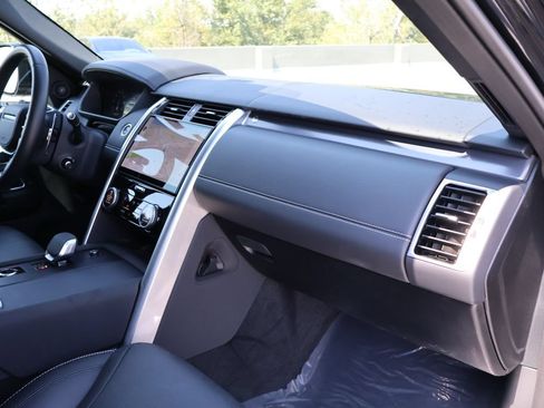 Used 2025 Land Rover Discovery Metropolitan Edition AWD/4WD image 9