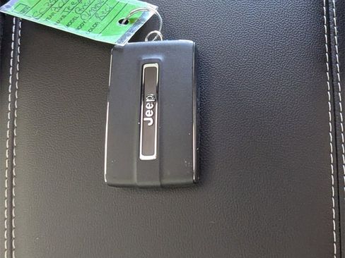 New 2025 Jeep Grand Cherokee Limited w/ Luxury Tech Group II image 31