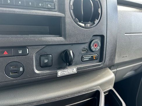 Used 2022 Ford E-350 and Econoline 350 Super Duty image 15