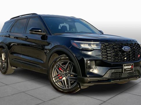Used 2025 Ford Explorer ST image 4