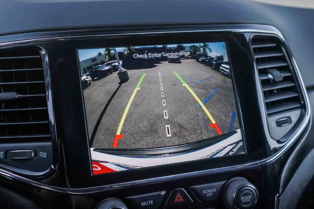 Used 2022 Jeep Grand Cherokee Laredo X RWD image 22