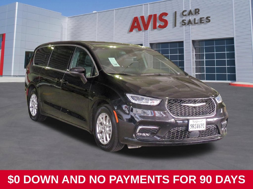 Used 2025 Chrysler Pacifica Select FWD image 3