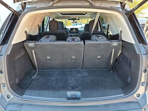 Used 2024 Nissan Pathfinder SV w/ SV Premium Package image 33