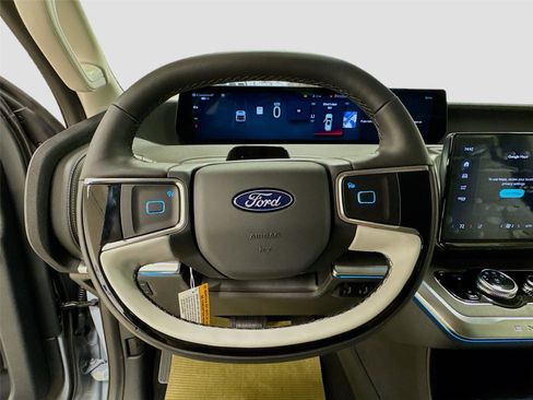 New 2025 Ford Expedition Platinum w/ Platinum Ultimate Package image 11