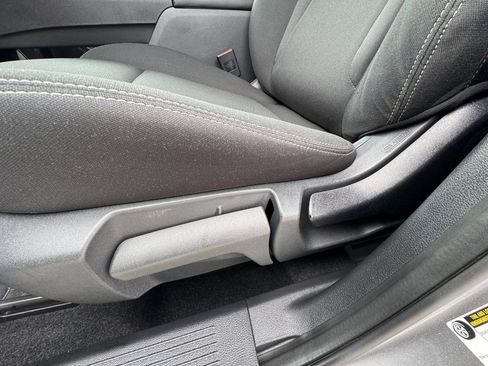Used 2023 Nissan Rogue S AWD/4WD image 18