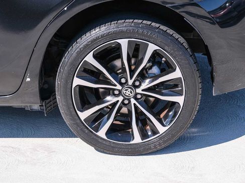 Used 2018 Toyota Corolla SE w/ Carpet Mat Package (TMS) FWD image 9