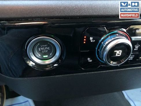 Used 2024 GMC Sierra 1500 SLT AWD/4WD image 9