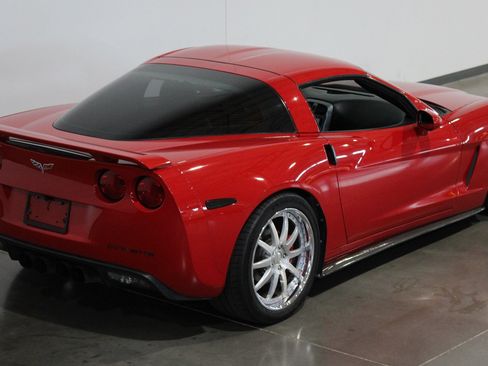 Used 2005 Chevrolet Corvette Coupe w/ Preferred Equipment Group RWD image 19