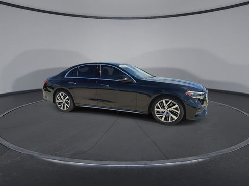 Used 2024 Mercedes-Benz E 350 4MATIC Sedan image 2