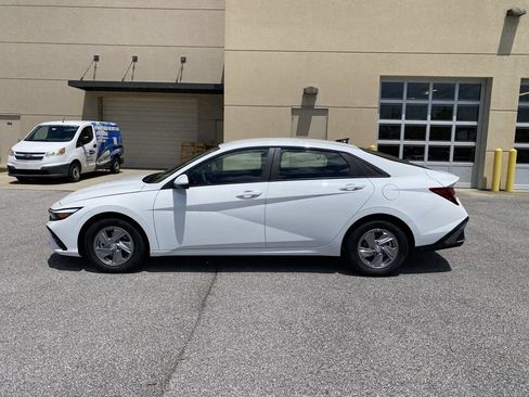 New 2026 Hyundai Elantra SE FWD image 5