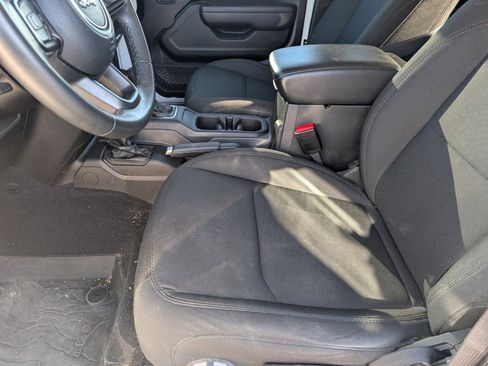 Used 2022 Jeep Gladiator Sport image 6