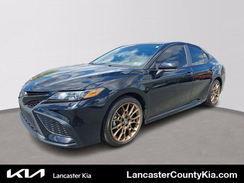Used 2023 Toyota Camry SE FWD image 1