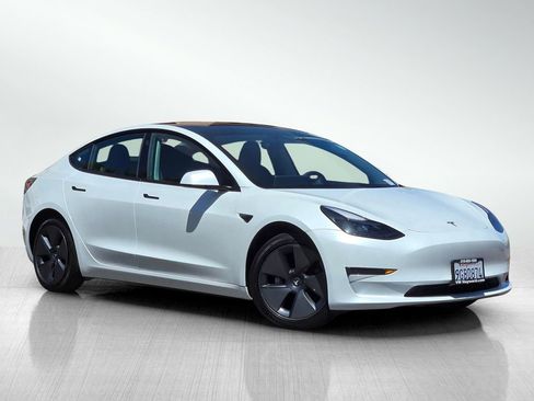 Used 2023 Tesla Model 3 Standard Range RWD image 2