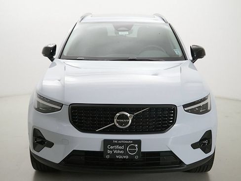 Certified 2026 Volvo XC40 B5 Plus AWD/4WD image 5