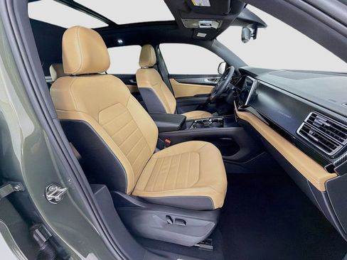 Used 2025 Volkswagen Atlas Cross Sport SEL R-Line image 30