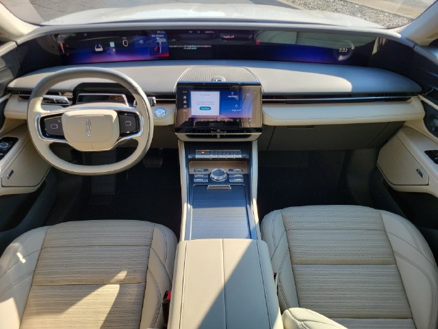 Used 2025 Lincoln Nautilus Reserve AWD/4WD image 26