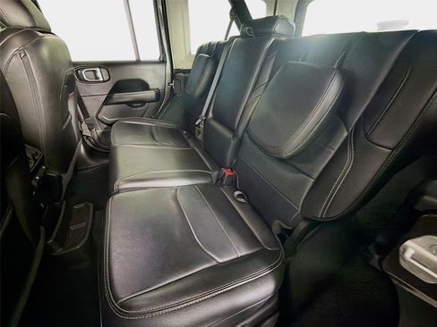Used 2022 Jeep Wrangler Unlimited Sahara w/ Cold Weather Group AWD/4WD image 23