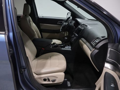 Used 2018 Ford Explorer XLT w/ Equipment Group 202A AWD/4WD image 25
