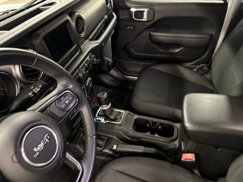 Used 2022 Jeep Gladiator Sport AWD/4WD image 17