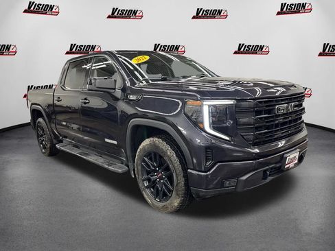 Used 2022 GMC Sierra 1500 Elevation w/ LPO, Elevation Black Package AWD/4WD image 3