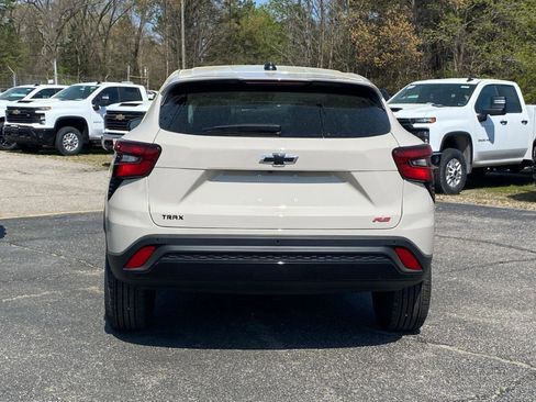 New 2026 Chevrolet Trax RS w/ Sunroof Package FWD image 4