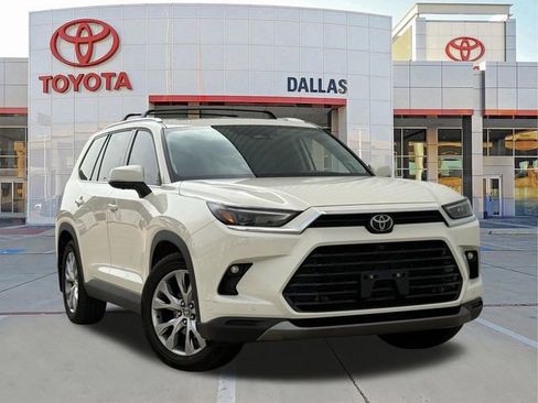 Used 2024 Toyota Grand Highlander Limited FWD image 1