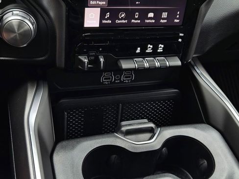 New 2026 RAM 1500 Laramie AWD/4WD image 19