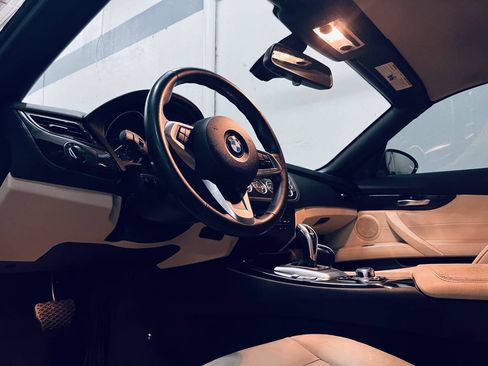 Used 2015 BMW Z4 sDrive28i RWD image 18