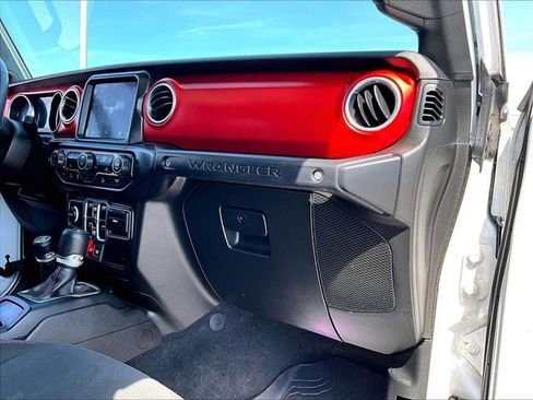 Used 2018 Jeep Wrangler Unlimited Rubicon w/ Dual Top Group AWD/4WD image 13