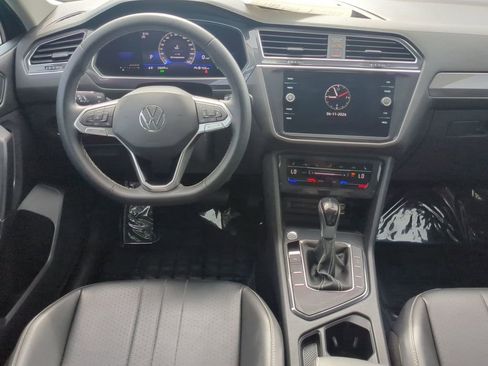 Used 2022 Volkswagen Tiguan SE FWD image 13