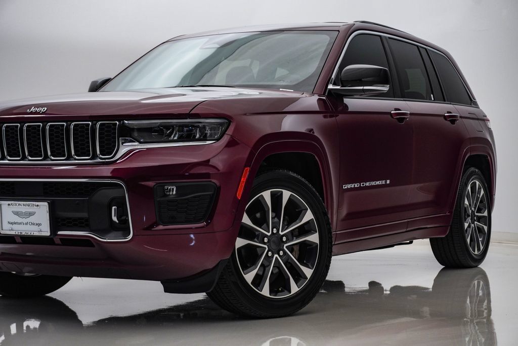 Used 2023 Jeep Grand Cherokee Overland AWD/4WD image 2