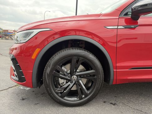 Certified 2024 Volkswagen Tiguan SE R-Line AWD/4WD image 11