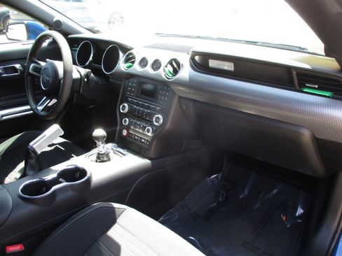 Used 2017 Ford Mustang GT w/ GT Performance Package RWD image 31