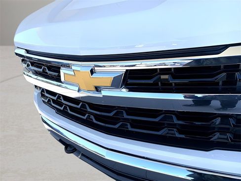 Used 2023 Chevrolet Silverado 1500 LT image 2