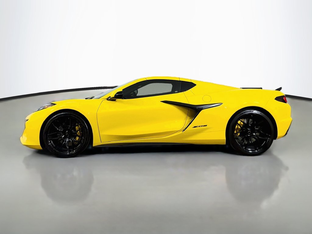 Used 2025 Chevrolet Corvette Z06 RWD image 4