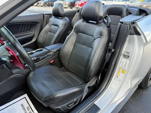 Used 2019 Ford Mustang Premium RWD image 8
