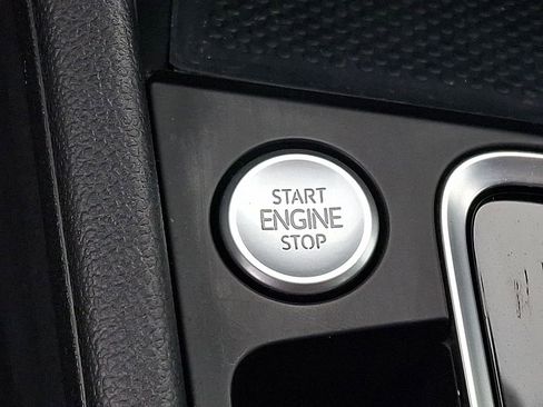 Used 2019 Volkswagen Jetta SEL w/ Cold Weather Package image 23