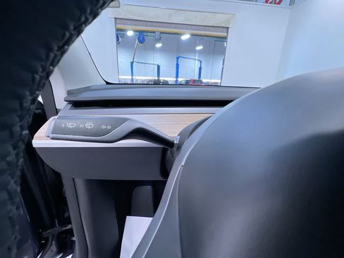 Used 2022 Tesla Model Y Performance AWD/4WD image 16