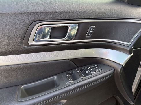 Used 2017 Ford Explorer XLT w/ Equipment Group 202A image 28