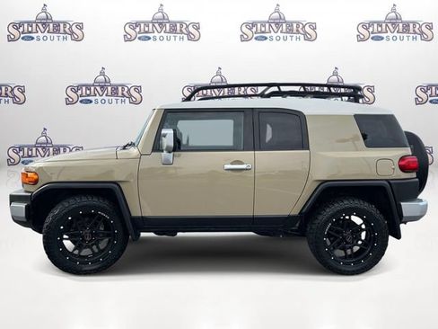Used 2011 Toyota FJ Cruiser 2WD w/ Convenience Pkg image 6