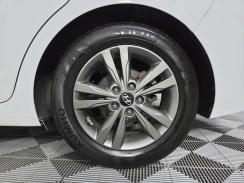 Used 2018 Hyundai Elantra Value Edition w/ Cargo Package FWD image 11