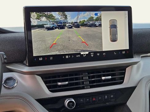 Used 2025 Ford Explorer Active w/ Active Comfort Package RWD image 30