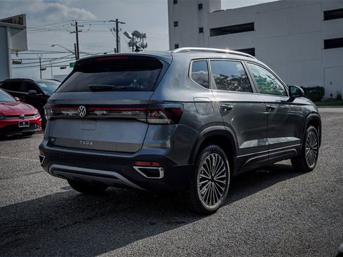 New 2026 Volkswagen Taos SE image 7