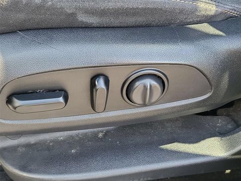 Certified 2019 Chevrolet Equinox LT FWD image 39
