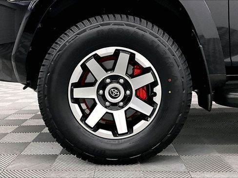 Used 2024 Toyota 4Runner TRD Off-Road Premium w/ Moonroof Package AWD/4WD image 9