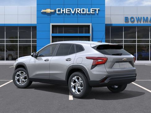 New 2026 Chevrolet Trax LS w/ LS Convenience Package FWD image 3